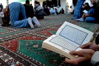 "سجّـادة صلاة" إلكترونية تحسب عدد "الركعات" وتثير الجدل