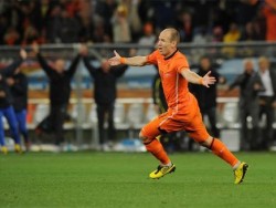 أريين روبن يعود إلى تشكيلة هولندا لأول مرة بعد المونديال