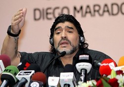 مارادونا يصف مسؤولي الفيفا بـ الديناصورات