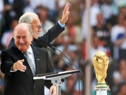 بلاتر : مستقبل كرة القدم سيكون نسائيا