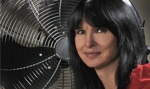 مقتل الكاتبة التشيكية سيمونا مونيوفا