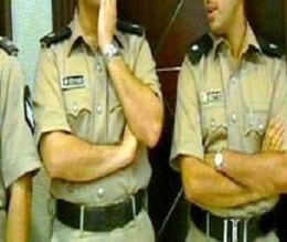 الوطن الكويتية تتكتم على اسم شيخ من آل الصباح هدد ضابط أمن «بتطيير نجومه»