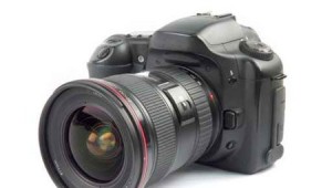 كاميرا تحتوي على أطول عدسة تقريب بصري خارقة