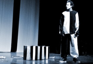 (عصر الجنون) .. حلم الشعوب باستعادة ثرواتها المستباحة