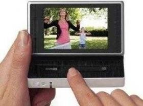 كاميرا  تحتوي على أطول عدسة تقريب بصري خارقة