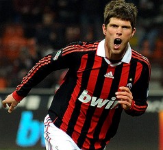 فينغر ينعش اهتمامه بالهولندي هنتلار