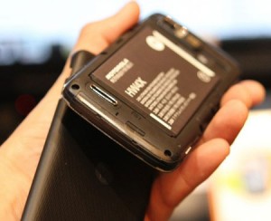 موتورولا تطلق نسخة من هاتفها الذكي آتريكس 2