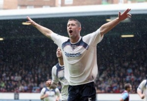 تشيلسي يتعاقد مع المدافع غاري كاهيل