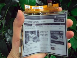 LG تعلن عن أول شاشة إلكترونية مرنة من البلاستيك