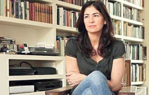 سادي جونز تدخل عالم المشاهير منذ صدور روايتها الأولى المنبوذ