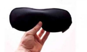 "نظارة" نوم تقلد ضوء الشمس عند الاستيقاظ