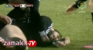 فيديو: الجزائري عودية لاعب الزمالك السابق يبتلع لسانه