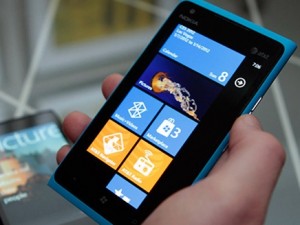 نوكيا تكتشف خطأ برمجياً في هاتفها الذكي "لوميا"