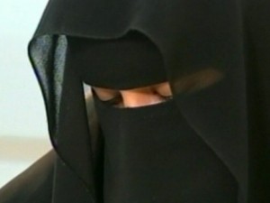 سعودي يطلق زوجته على الهواء مباشرة