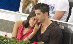 كريستيانو رونالدو يغازل صديقته امام الجماهير!