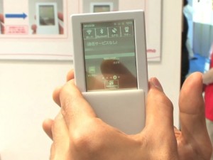 شركة يابانية تطرح هاتفا ذكيا بشاشة نافذة للضوء