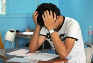 تلميذ يعد ورقة للغش في الامتحان طولها 11 مترا