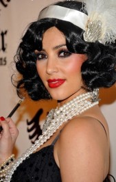 كيم كارداشيان بكامل انوثتها .. أثناء إفتتاح البوتيك الجديد smash