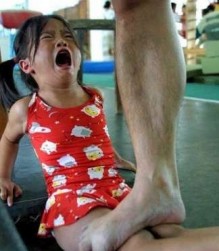 بالصور .. الصين تعذب اطفالها الذين خسروا فى الاولمبياد