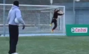 بالفيديو . رونالدو حارس مرمى جيد