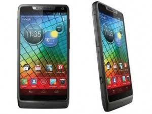 موتورولا تطلق أولى هواتفها المدعومة بمعالج إنتل