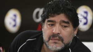 نجم كرة القدم الأرجنتيني مارادونا "أبا" للمرة الرابعة