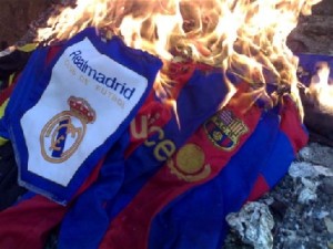 إحراق قمصان برشلونة في مدرسة بالزرقاء