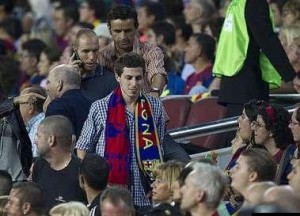 صور.. شاليط يظهر في مدرجات الكامب نو خلال الكلاسيكو