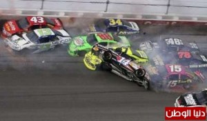 بالفيديو والصور .. تصادم جماعي خلال سباق سيارات أمريكي