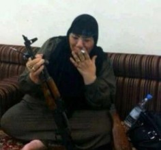 صورة تثير الجدل على فيسبوك : نجلاء حمدي أكبر تاجرة مخدرات بالمنصورة في مصر