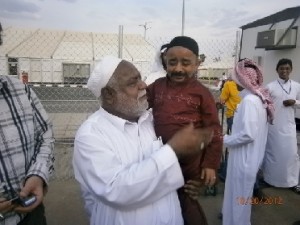 بالصور .. حاج باكستاني لا يتجاوز طوله متراً يصل المدينة