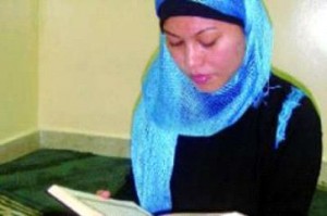 خادمة فلبينية تعلن إسلامها امام جمع غفير بالرمثا