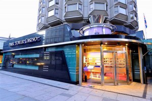 ملكة جمال أردنية سابقة تقاضي كازينو في لندن