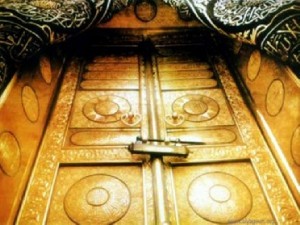 تغيير قفل الكعبة المشرفة لأول مرة منذ 60 عاماً