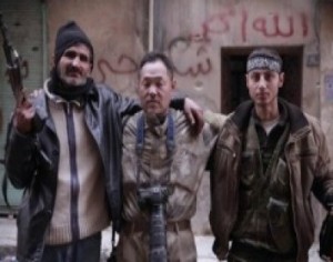 بالصور: فوجيموتو..ياباني شعر بالملل فذهب إلى سوريا ليتسلى مع مسلحي حلب!