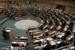 حرس البرلمان يفتشون الصحفيين والمواطنين ويتركون النواب ..