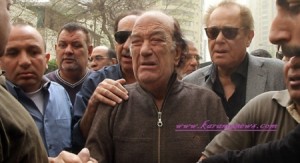 بالصور .. الفنان حسن حسنى يشيع جثمان ابنته