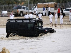 بالصور :13 قتيلا جراء الامطار والسيول بالسعودية