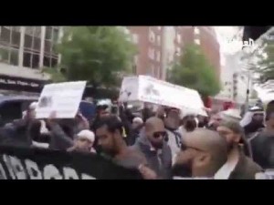 بالفيديو... اقتتال سني- شيعي في شوارع لندن خلال مظاهرة مؤيدة للثورة السورية