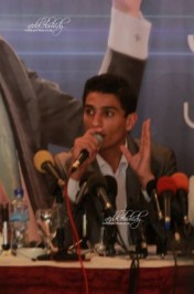 بالصور : بعد صعود نجمه محمد عساف يغادر خان يونس ويقيم في