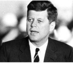 كتاب يتهم كينيدي بسرقة دماغ أخيه الرئيس