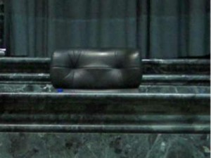 النواب يبدأون التصويت على رئيسهم