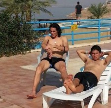 بالصور : لاعبي الاوروغواي في البحر الميت