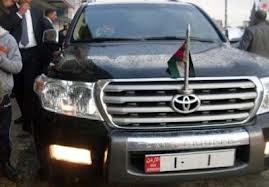 مواطن يتهم نجل رئيس الوزراء الأسبق"الكباريتي" بإشهار سلاح ناري بوجهه