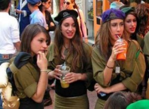 على خُطى "تسيبي ليفني" .. رئيس الموساد: "النساء المُغريات" عميلات استثنائيات من أجل تحقيق أهداف إسرائيل