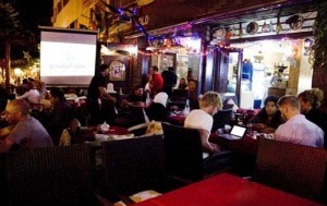 مطالبة بتجميد قرار منع الأرجيلة