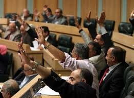 النواب يجدد الثقة بالحكومة .. والسعود يقدم استقالته .. اسماء