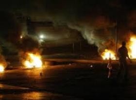 الدقامسة يغلقون الطرق بالاطارات المشتعلة في بني كنانة