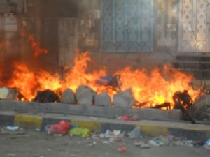 احراق مدرسة ابو نصير الثانوية واصابة معلم والدرك يطوق المنطقة