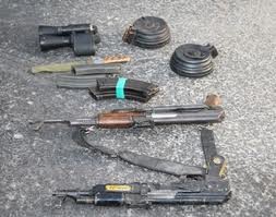 مكافحة المخدرات تضبط 27 قطعة سلاح ومواد مخدرة في الحلابات